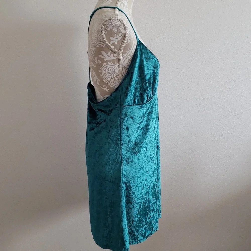 NWOT Fredericks of Hollywood Velvet Chemise + Thong 2X